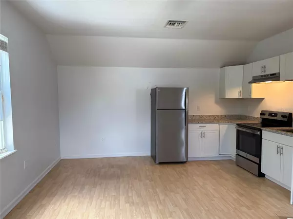 Kissimmee, FL 34747,221 EASTPARK DR #B