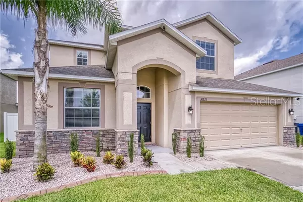 10823 KIRKWALL PORT DR, Wimauma, FL 33598