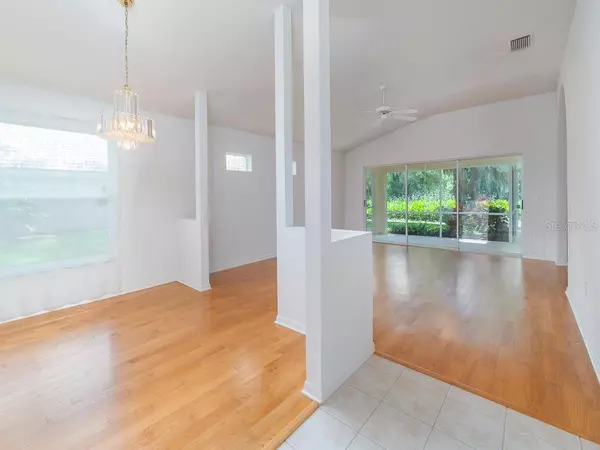 Sarasota, FL 34243,5705 RENZO LN