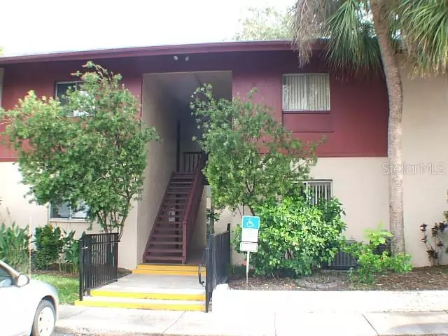 3802 N LAKE DR #22, Tampa, FL 33614