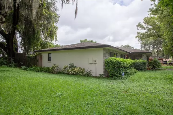 Seffner, FL 33584,704 QUEENS CT