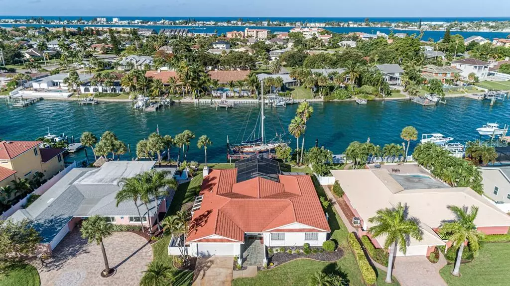 272 4TH AVE N, Tierra Verde, FL 33715