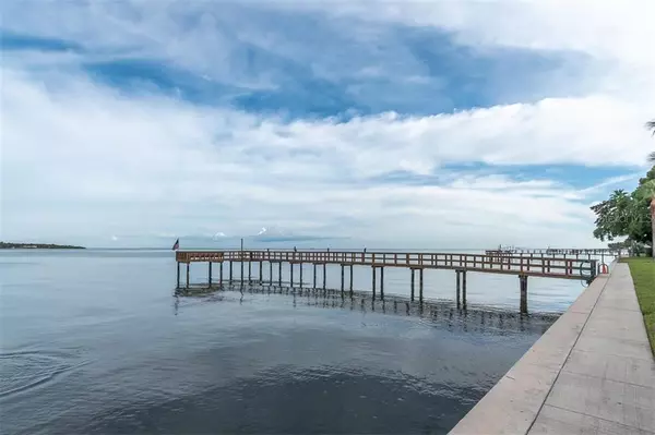 7100 SUNSHINE SKYWAY LN S #307, St Petersburg, FL 33711