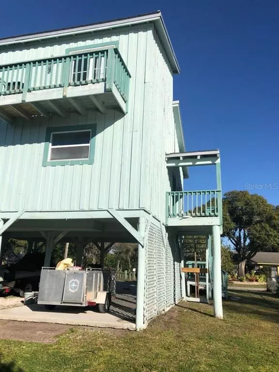 Ruskin, FL 33570,809 SEABREEZE DR