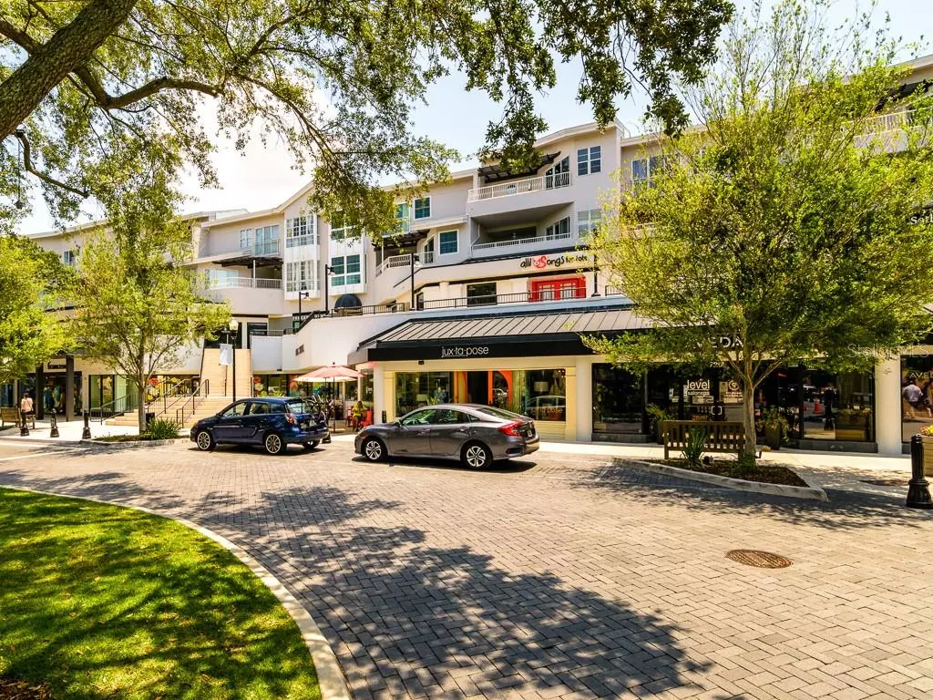 Tampa, FL 33606,770 S VILLAGE CIR #F-304