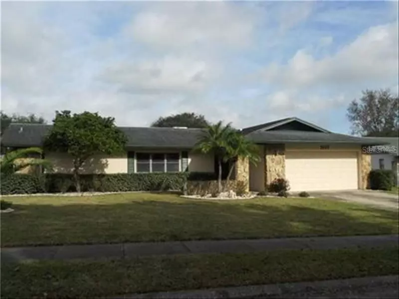 1037 RIDGE DR, Palm Harbor, FL 34683