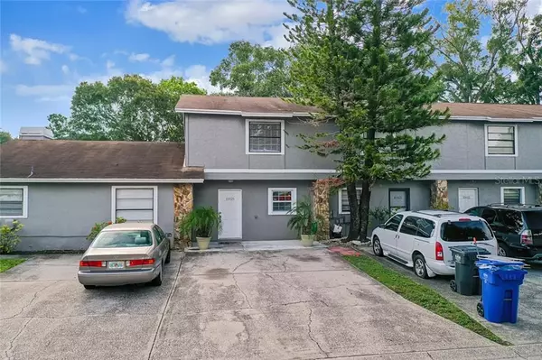 10025 LAKE OAK CIRCLE, Tampa, FL 33624