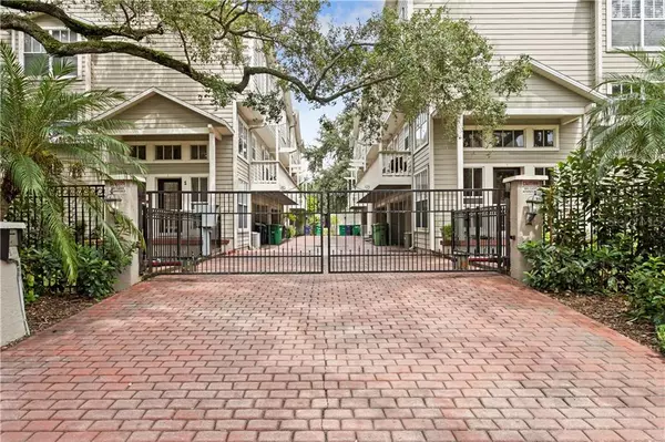 2403 W PALM DR #1, Tampa, FL 33629