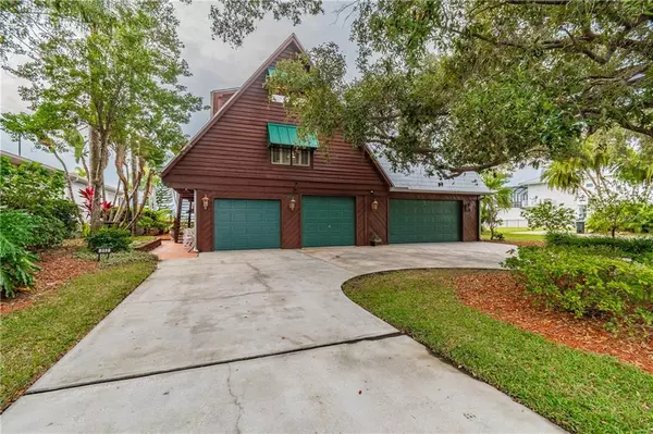 352 SHORE DR E, Oldsmar, FL 34677