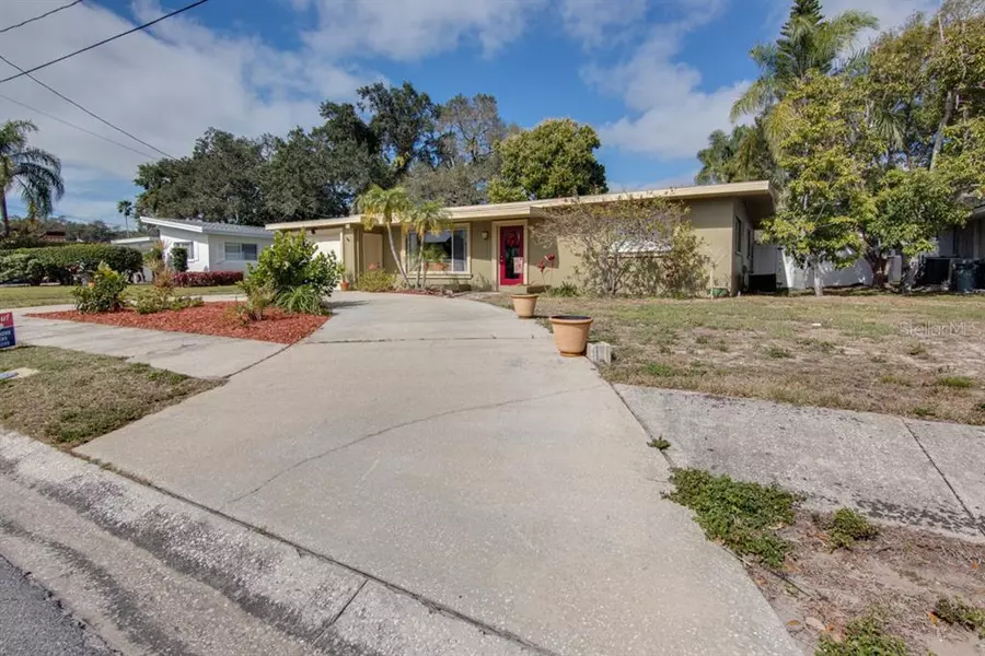 2601 DUNCAN DR, Belleair Bluffs, FL 33770