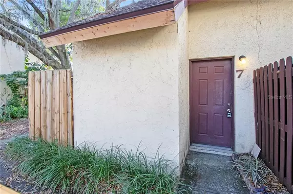 Tampa, FL 33617,5601 ASHLEY OAKS DR #7