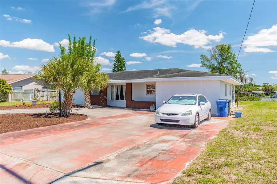 806 BLUE HERON BLVD, Ruskin, FL 33570