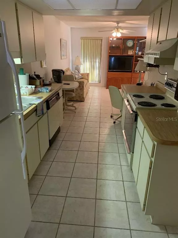 Sarasota, FL 34231,4641 OAK FOREST DR E #13