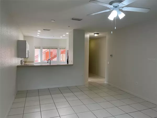 Sarasota, FL 34233,3935 MEDITERRANEA CIR #113