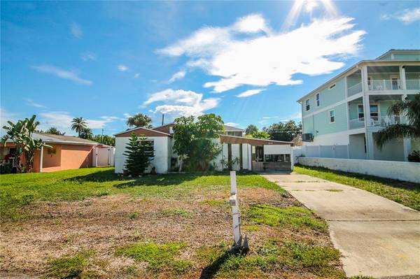 16112 REDINGTON DR, Redington Beach, FL 33708