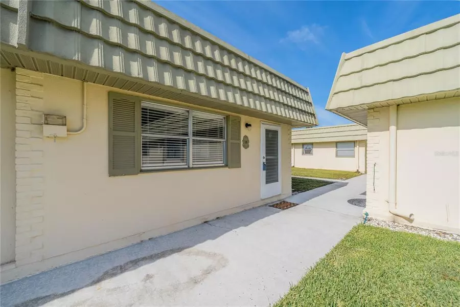 102 CAMBRIDGE TRL #218, Sun City Center, FL 33573