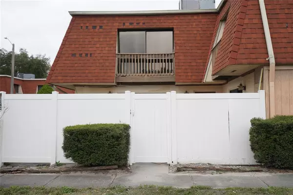 8114 OAK TRACE WAY #C, Tampa, FL 33634