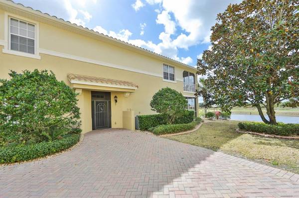 1425 EMERALD DUNES DR #17, Sun City Center, FL 33573