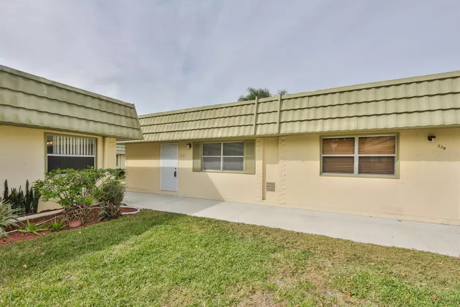 102 CAMBRIDGE TRL #237, Sun City Center, FL 33573