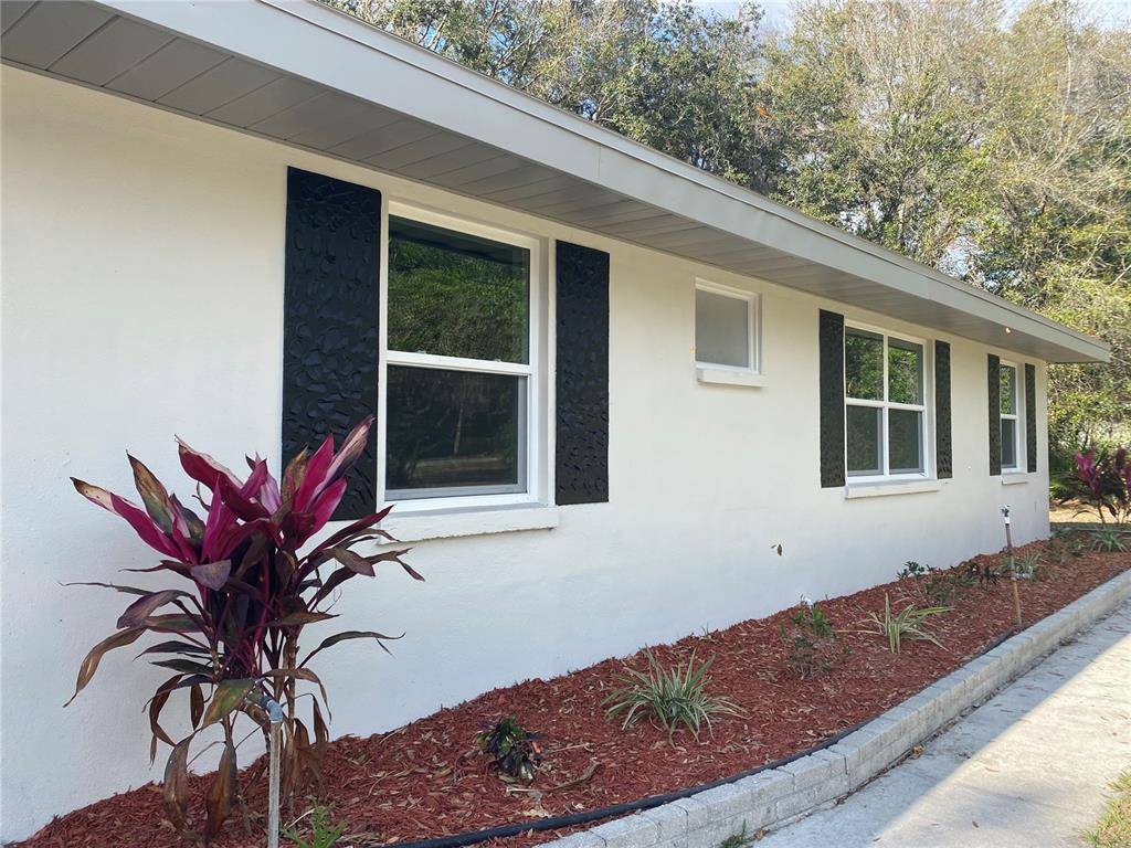 1111 CEDAR LAKE DR, Tampa, FL 33612