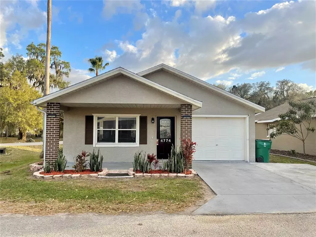 Zephyrhills, FL 33541,4774 SILVER CIR