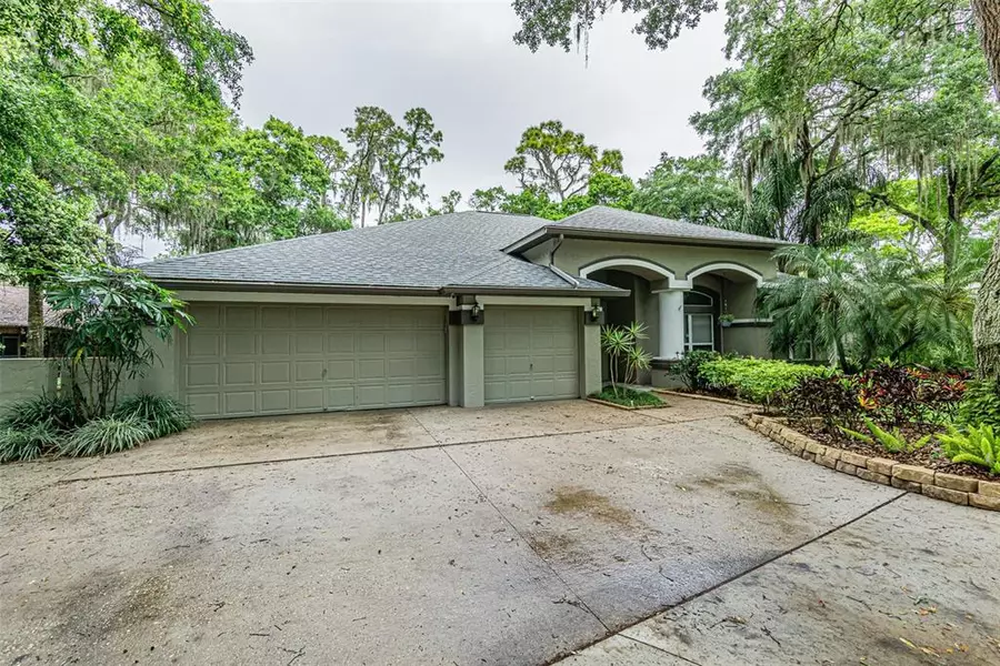 2104 CROOKED CREEK WAY, Valrico, FL 33596