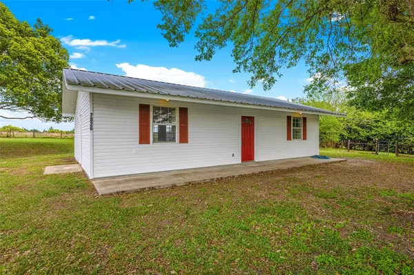 7826 CHENKIN RD, Zephyrhills, FL 33540