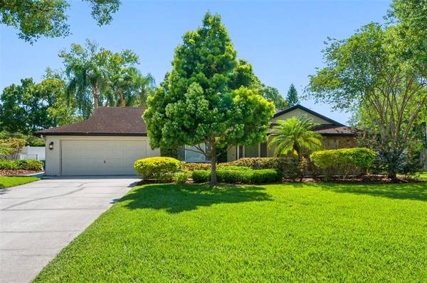 11902 NICKLAUS CIR, Tampa, FL 33624