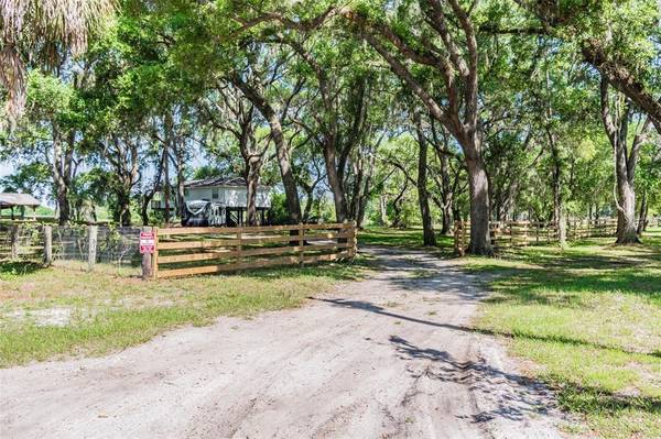 26733 FIELDS FARM LN, Dade City, FL 33525