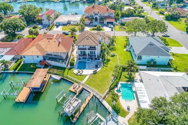 106 LEEWARD IS, Clearwater, FL 33767