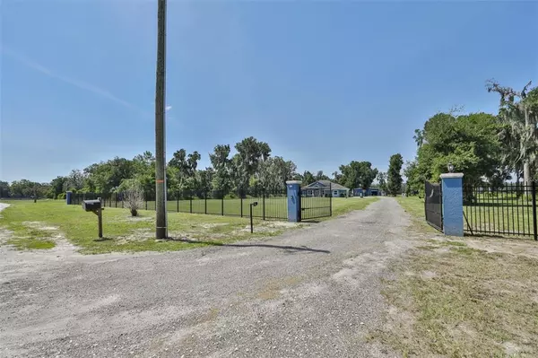 1651 BERRY FARM RD, Lithia, FL 33547