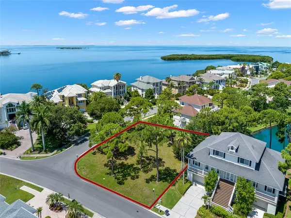 2024 HARBOUR WATCH CIR, Tarpon Springs, FL 34689