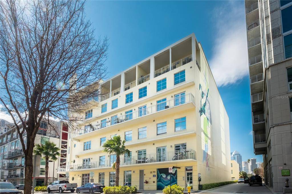 Tampa, FL 33602,1212 E WHITING ST #305