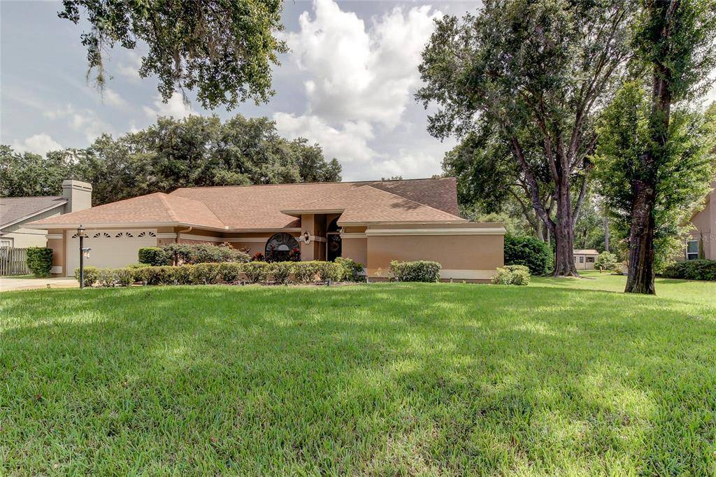 912 LAKE BROOKER CT, Lutz, FL 33548