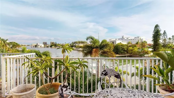 215 85TH AVE #5, Treasure Island, FL 33706