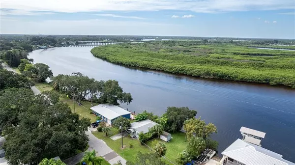 Ruskin, FL 33570,1404 RIVER DR SW