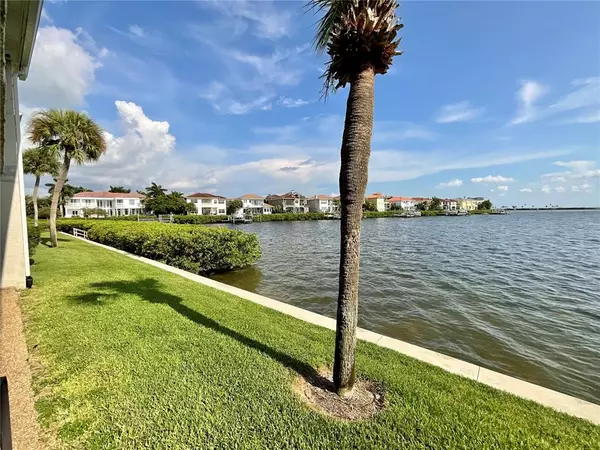 Tampa, FL 33615,8833 BAY POINTE DR #110