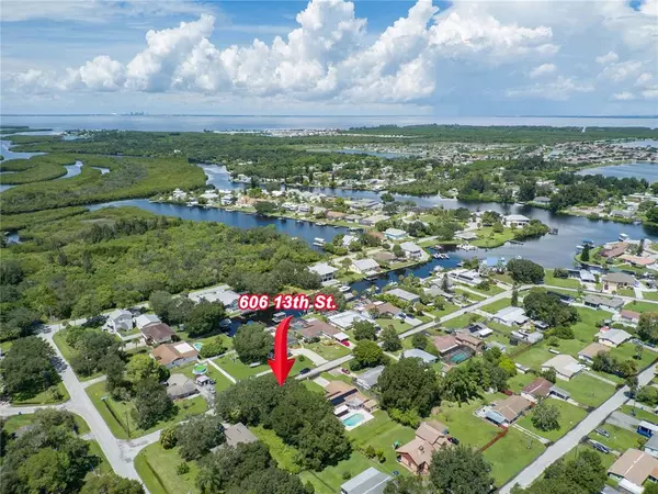 Ruskin, FL 33570,606 13TH ST SW