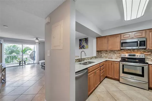 St Petersburg, FL 33710,6826 STONES THROW CIR N #11205