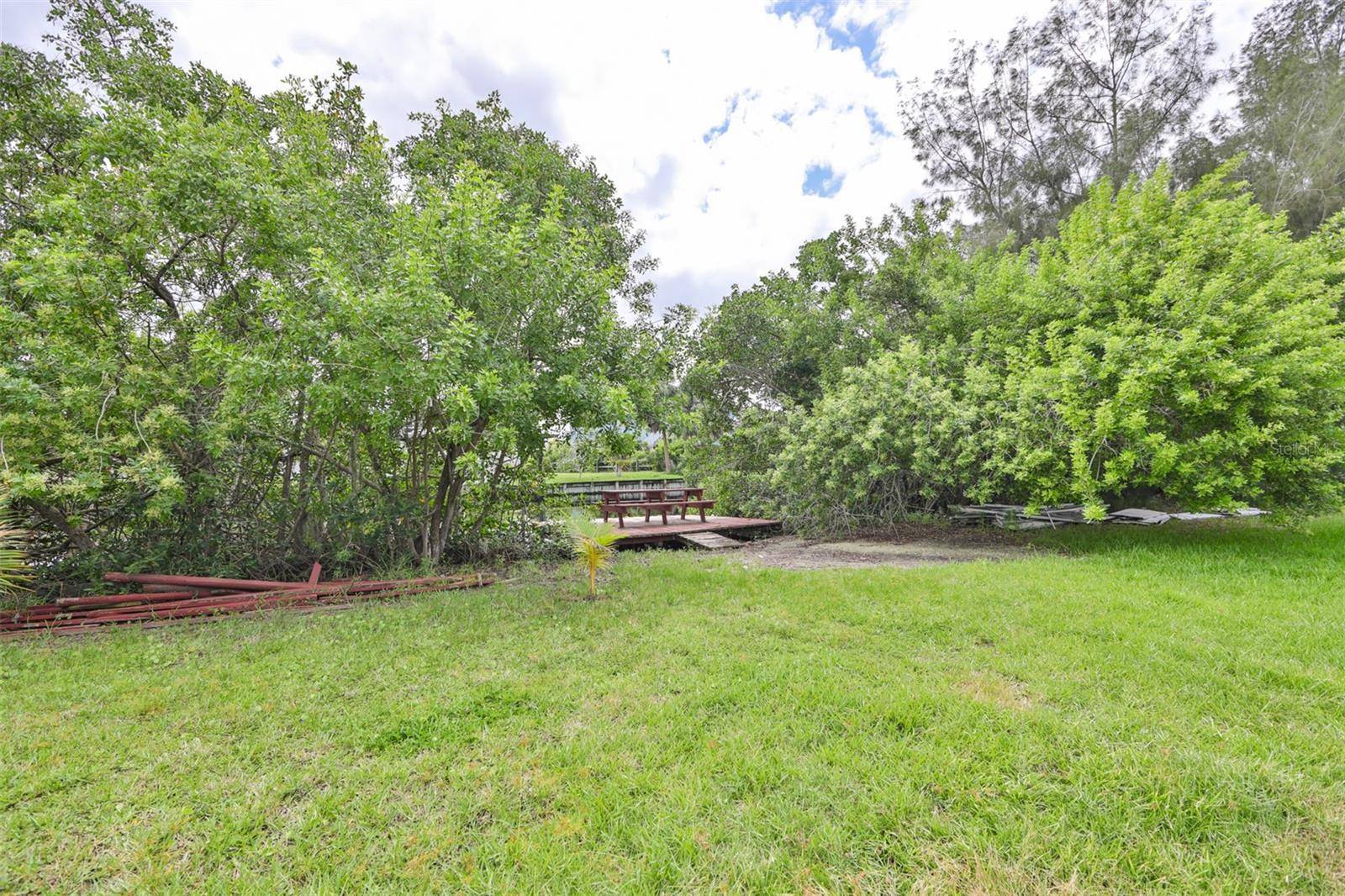 Ruskin, FL 33570,817 2ND AVE NW