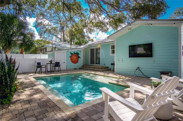 Dunedin, FL 34698,724 BAY ST