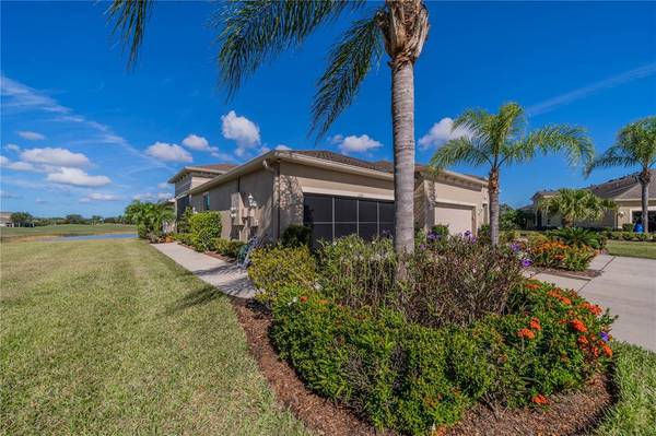 1104 WELLINGTON GREENS CIR #1104, Sun City Center, FL 33573