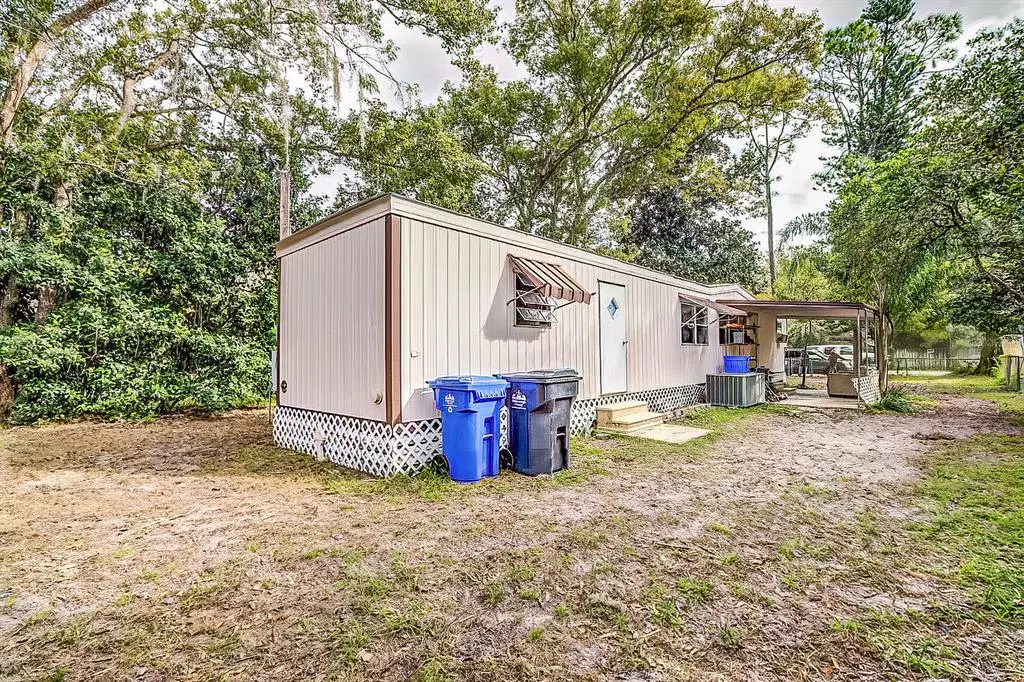Lutz, FL 33548,902 MONTANA AVE