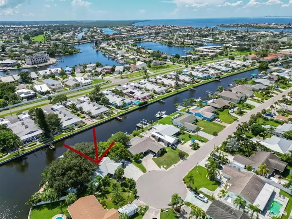 Apollo Beach, FL 33572,904 SPINDLE PALM WAY