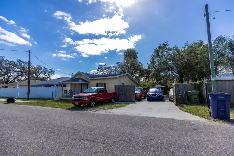 1703 MOBILE AVE, Tampa, FL 33610