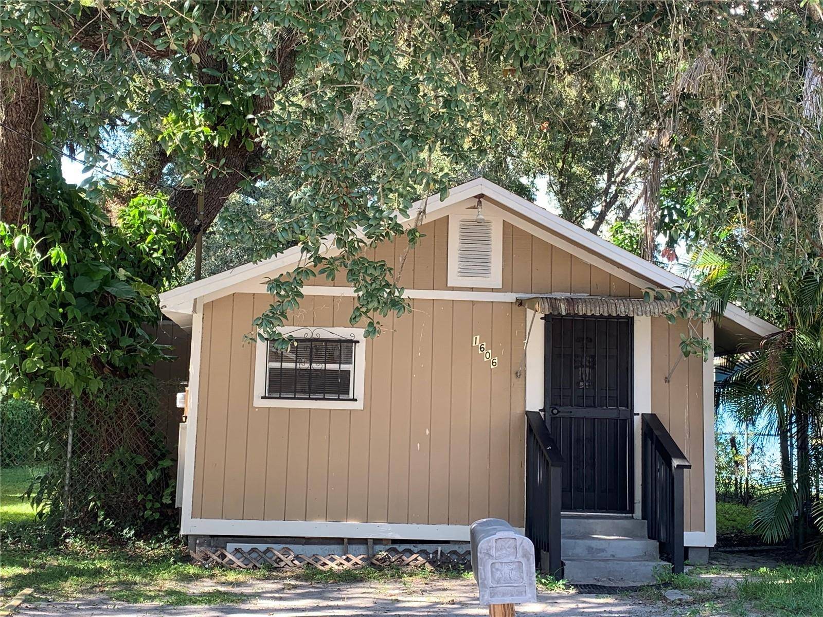 1606 E OSBORNE AVE, Tampa, FL 33610