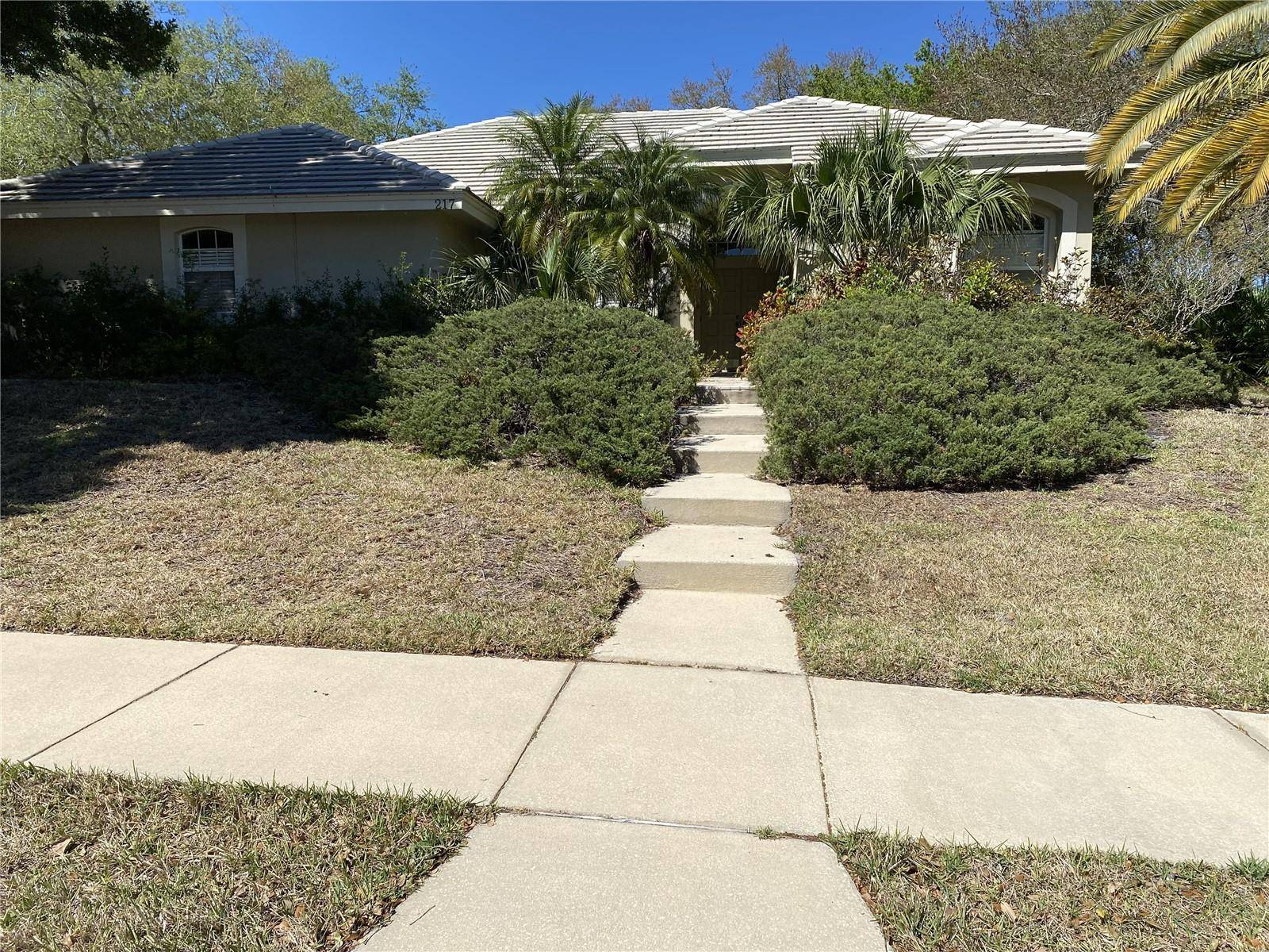 217 HIGHLAND WOODS DR, Safety Harbor, FL 34695