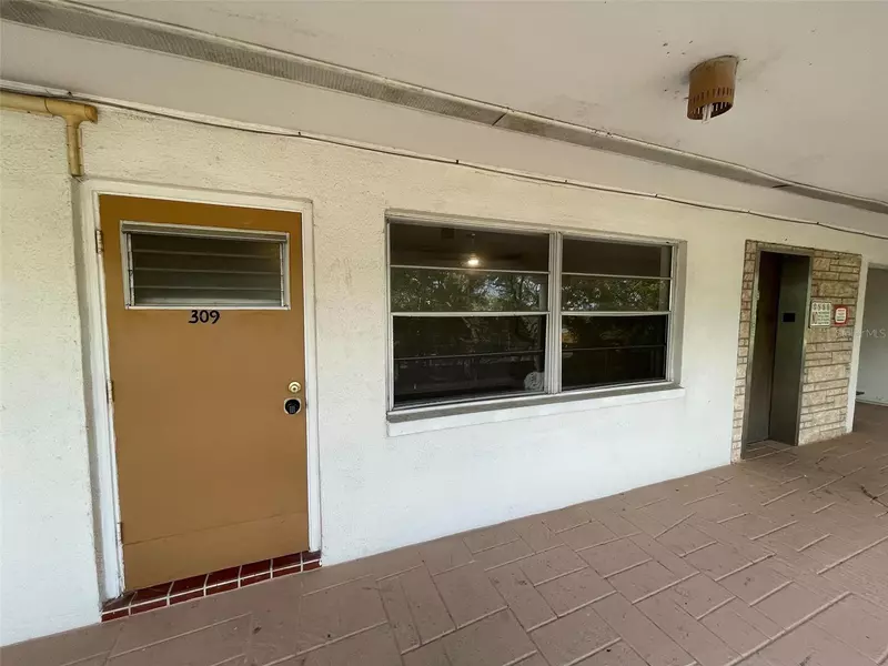 911 WASHINGTON AVE #309, Largo, FL 33770