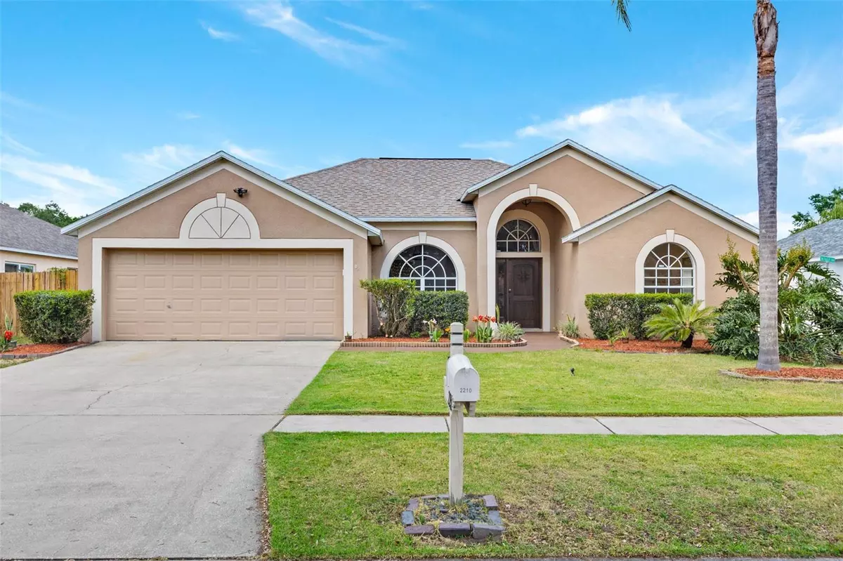 Seffner, FL 33584,2210 TOWERING OAKS CIR