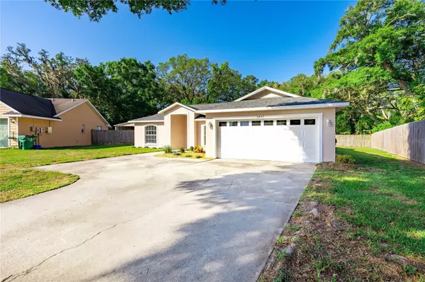 Zephyrhills, FL 33542,6827 OAKCREST WAY